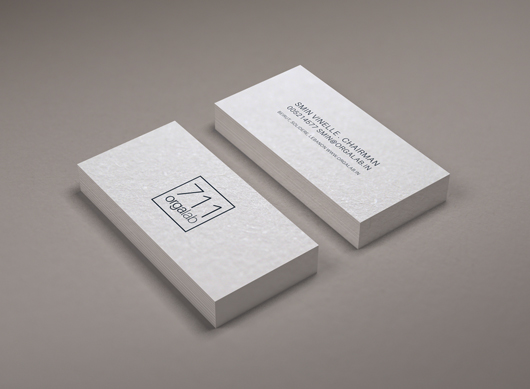 Minimal Business Card Mockup (Smart Object)