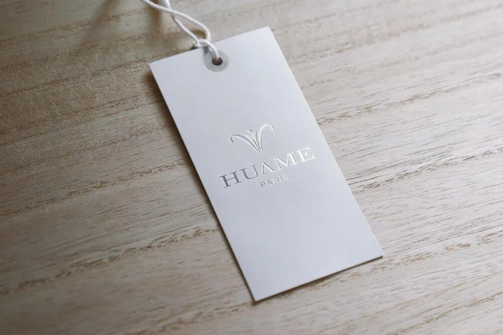 Download Vertical Clothing Tag Mockup